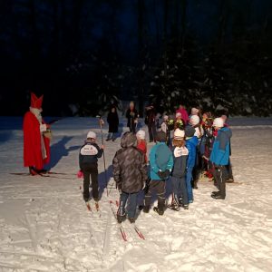 Nikolaus besucht Biathleten und Langläufer